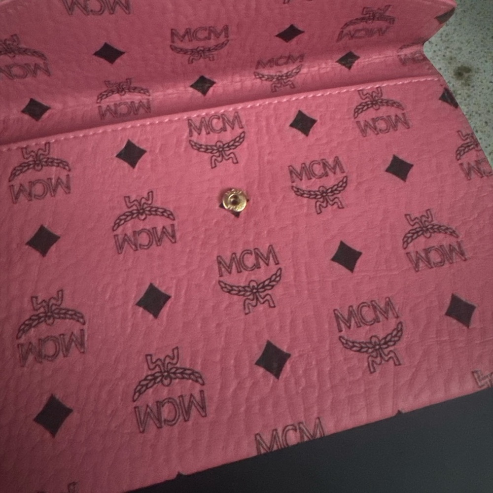 MCM Visetos Pink Envelope Clutch - NIB - Picture 4 of 5